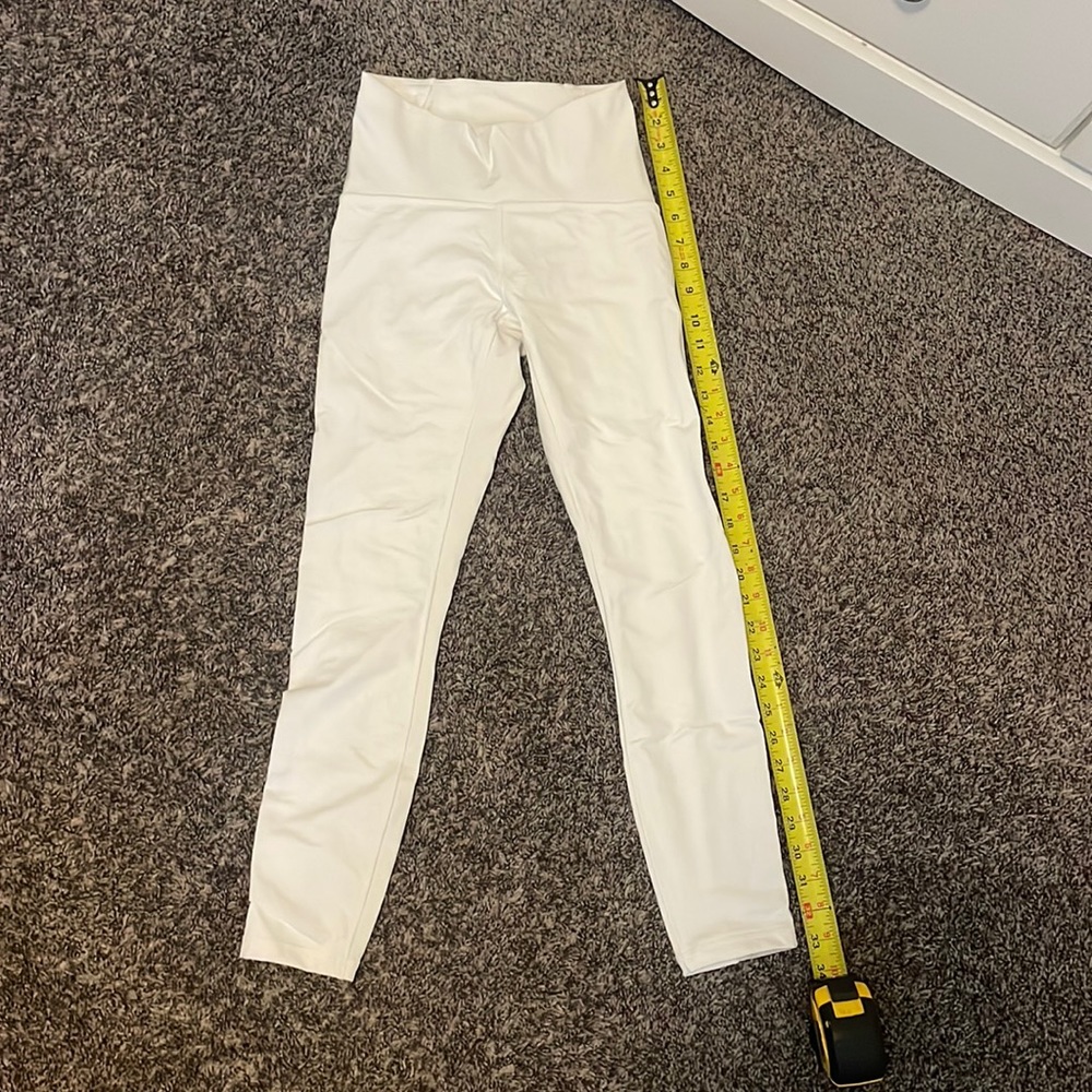 White Lululemon leggings